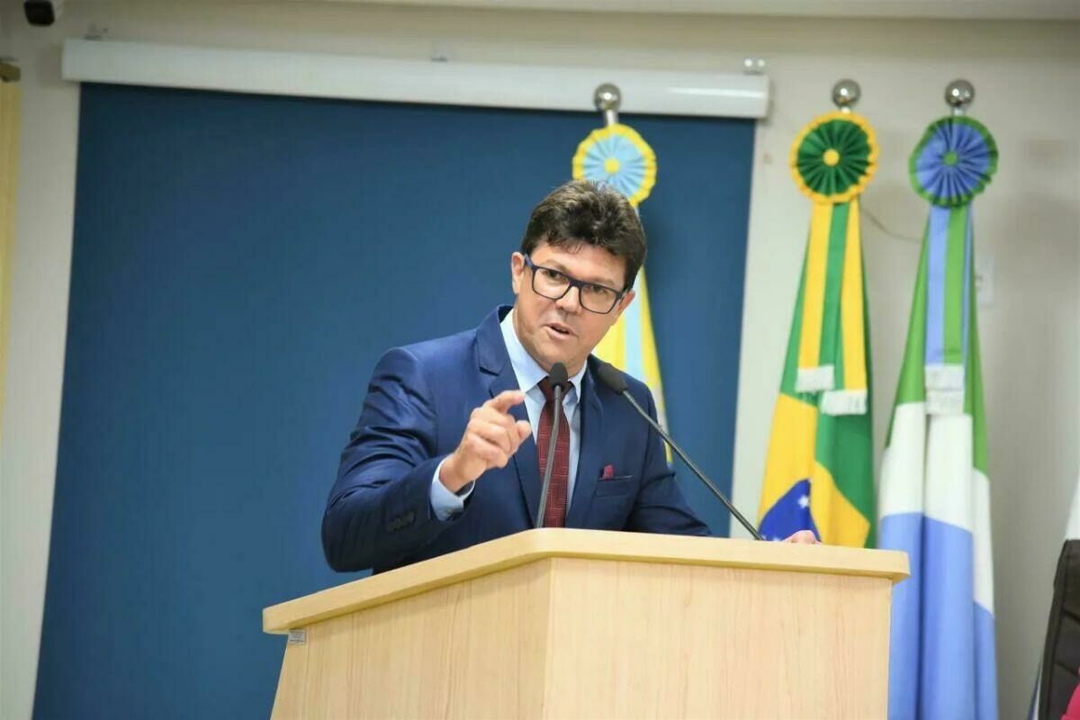 Imagem de compartilhamento para o artigo Prefeito Delegado Cleverson antecipa 13º e injeta mais de R$ 2 milhões na economia de Costa Rica da MS Todo dia